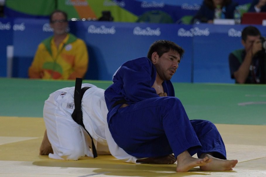 Nota: Judo: Effron abandonó por lesión 