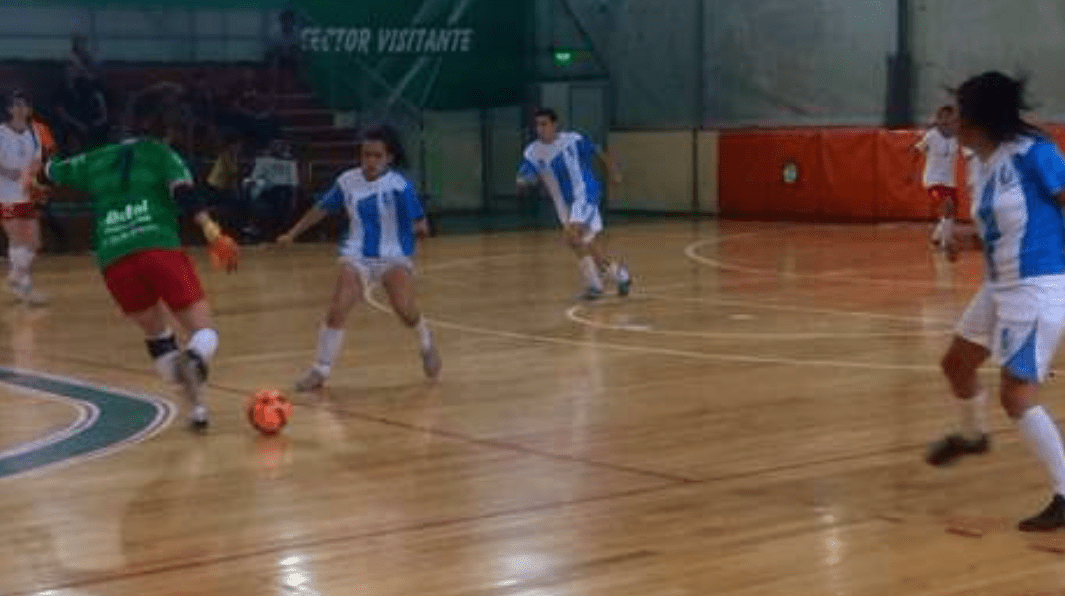 Nota: Futsal: una atleta sorda jugó con el equipo convencional de Huracán