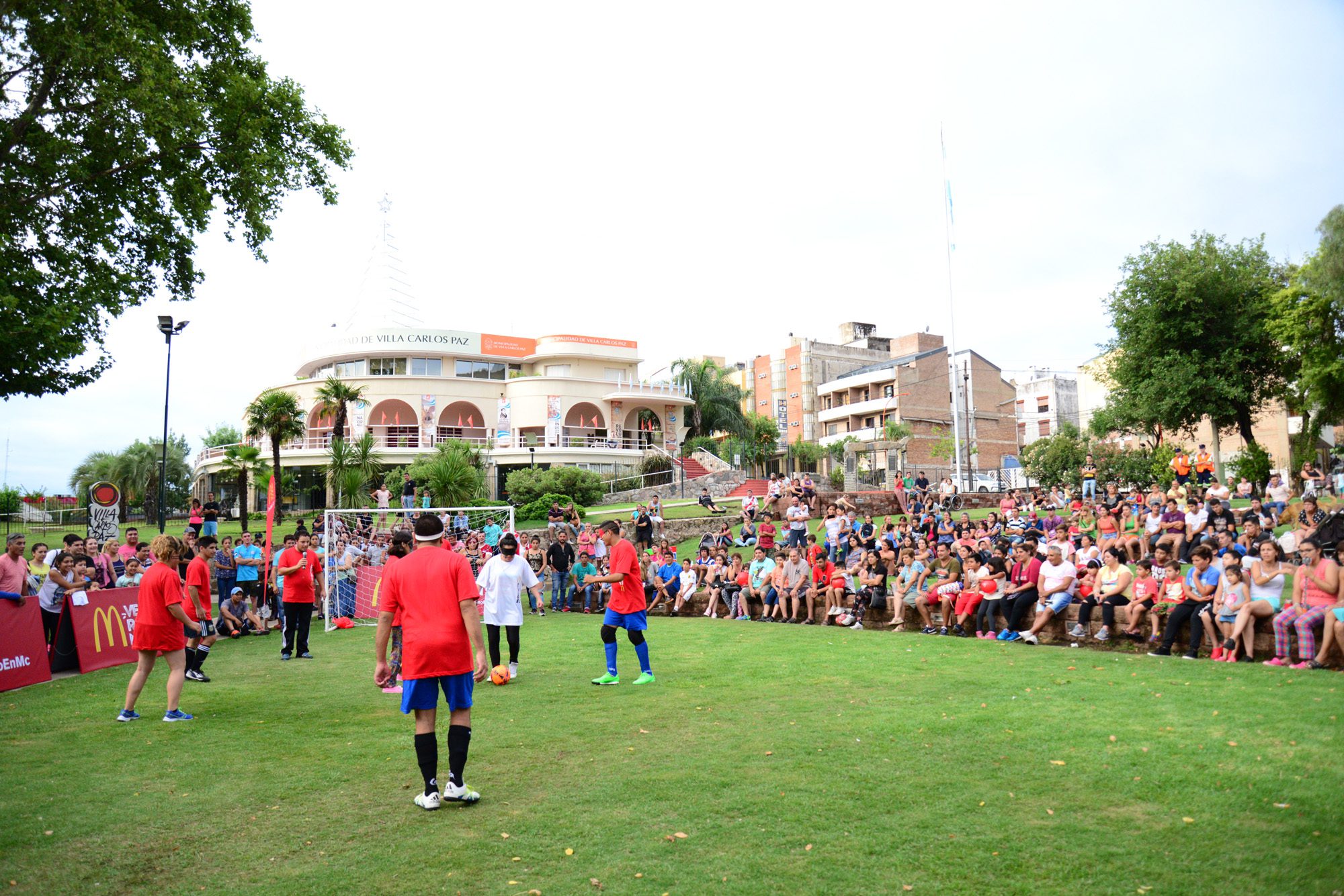 Nota: McDonald’s organizó una exhibición de fútbol 5 para ciegos en Villa Carlos Paz