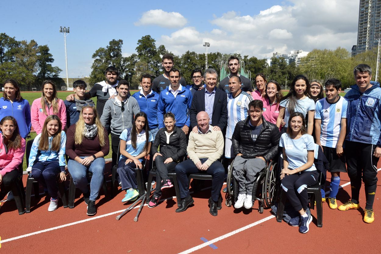 Nota: El presidente Macri se reunió con atletas paralímpicos en el CENARD