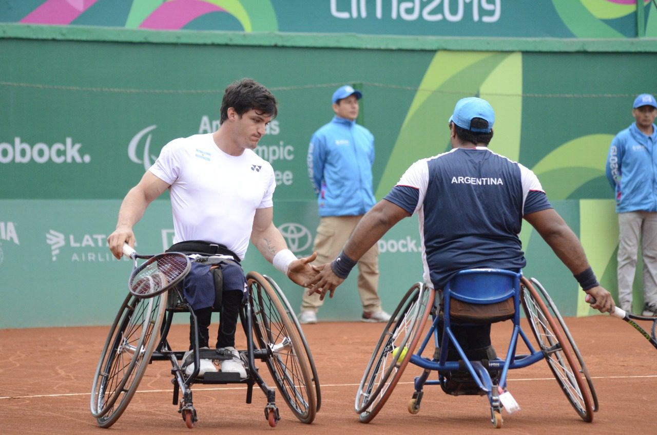 Nota: Lima 2019. Día 8: la primera medalla en el tenis sobre silla de ruedas llegó en manos de Gustavo Fernández y Agustín Ledesma