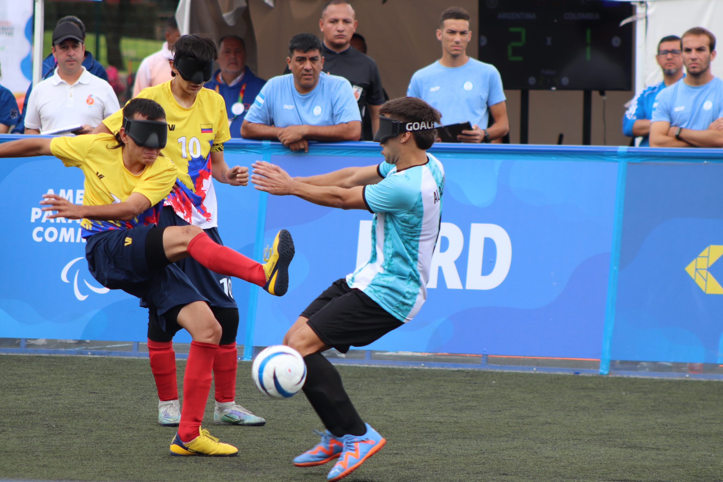 Imagen del partido disputado entre Los Murciélagos y la selección de Colombia. Cobertura exclusiva de Paradeportes.