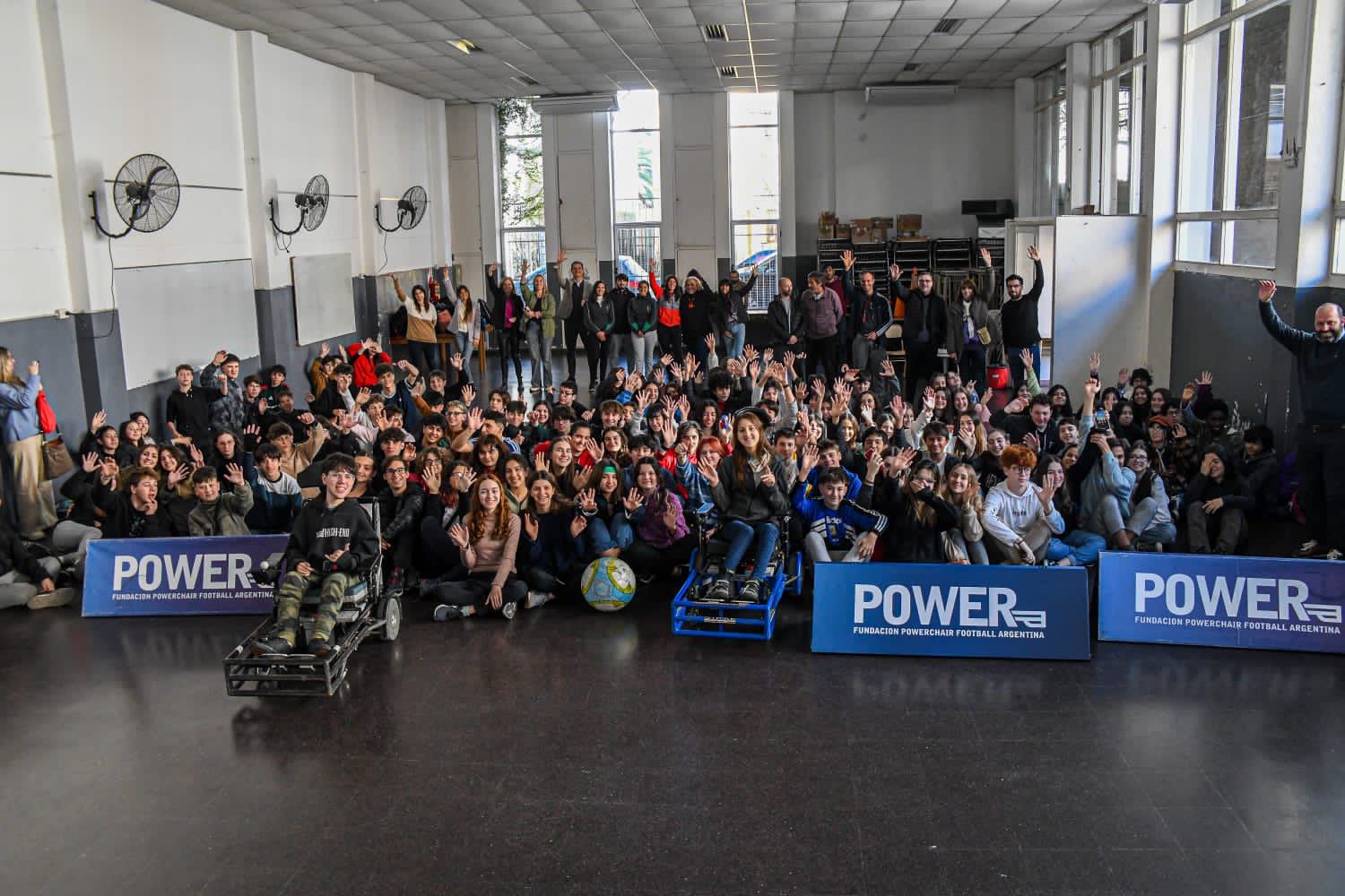 Nota: Powerchair Football y una actividad inclusiva con más de 150 alumnos secundarios en Vicente López