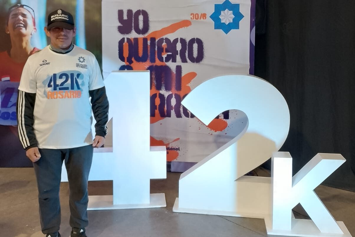 Nota: ATLETISMO PARA CIEGOS: Hugo Acuña ganó la XXII Maratón Internacional de la Bandera