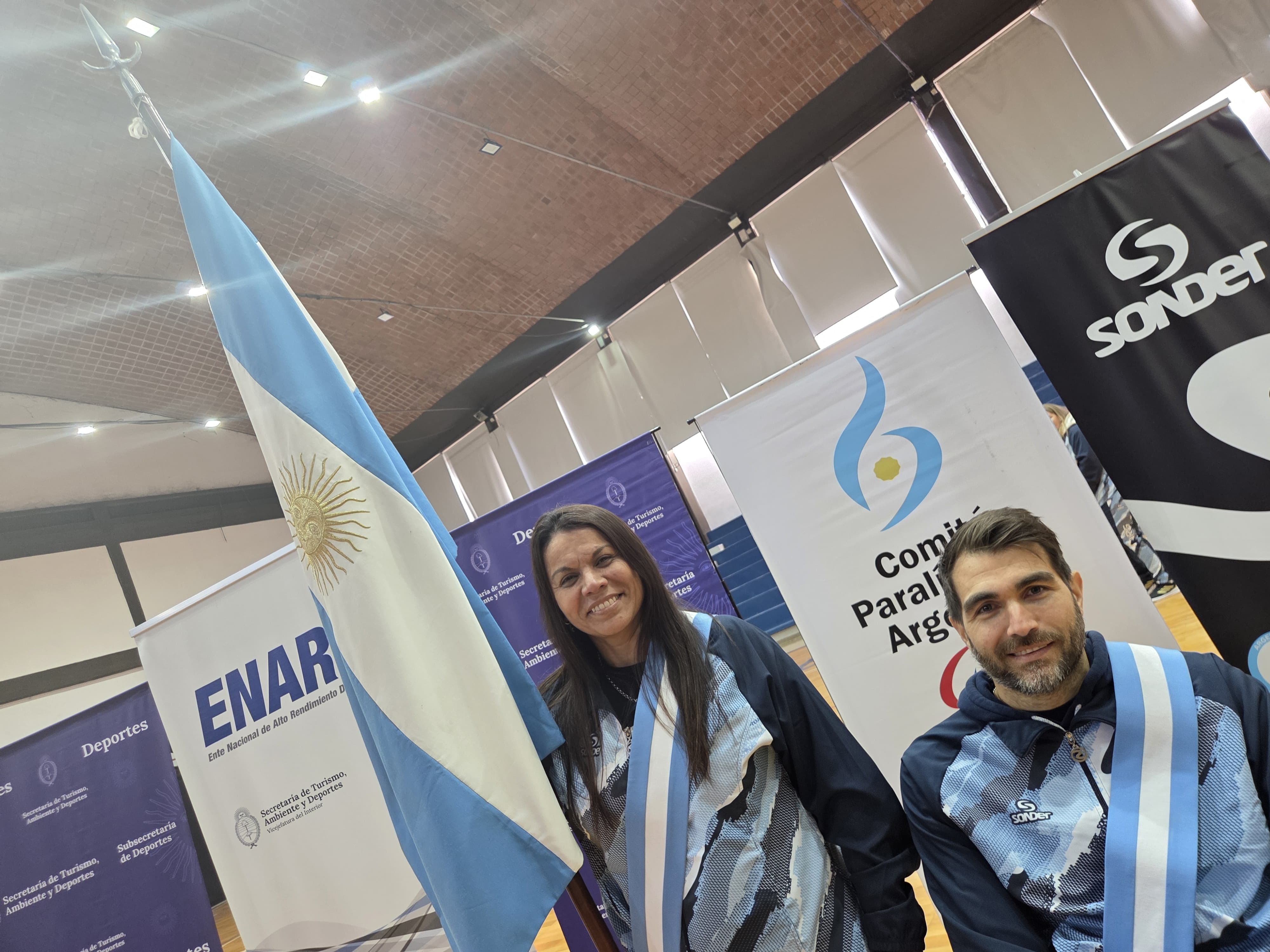 Nota: GABRIEL COPOLA Y SILVIA LINARI RECIBIERON LA BANDERA ARGENTINA PARA LOS JUEGOS PARASUDAMERICANOS DE VALLEDUPAR 2026